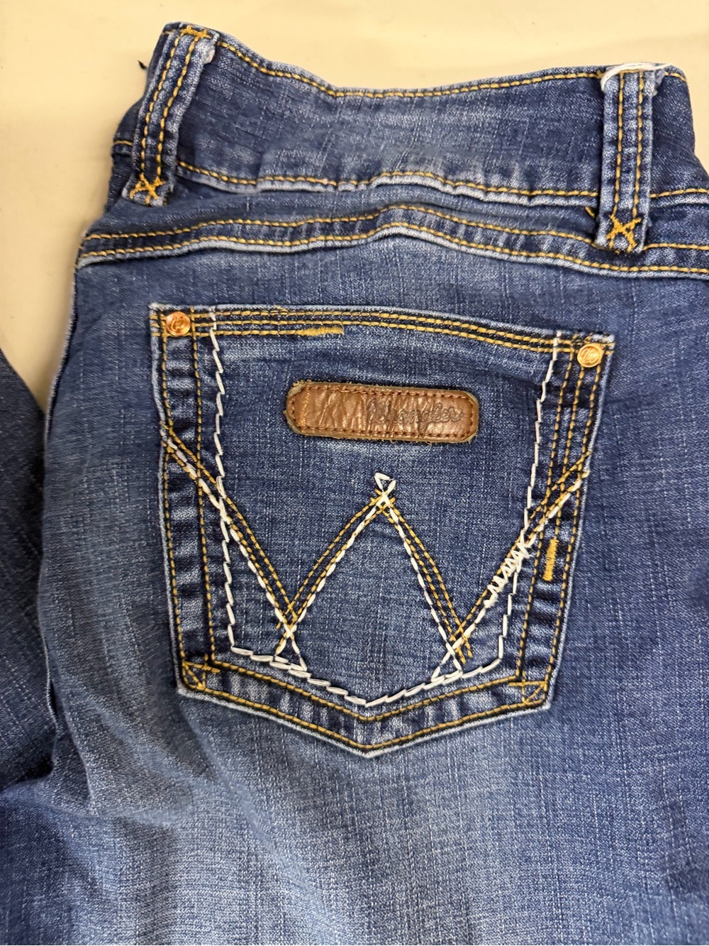 Wrangler Women's bootcut Jeans - 13x32 - Picture 2 of 8